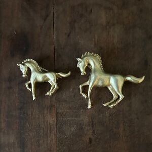 Horse pin brooch vintage set